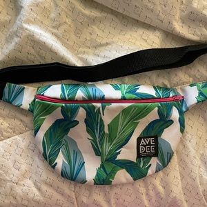 Palm Leaf Print Fannypack